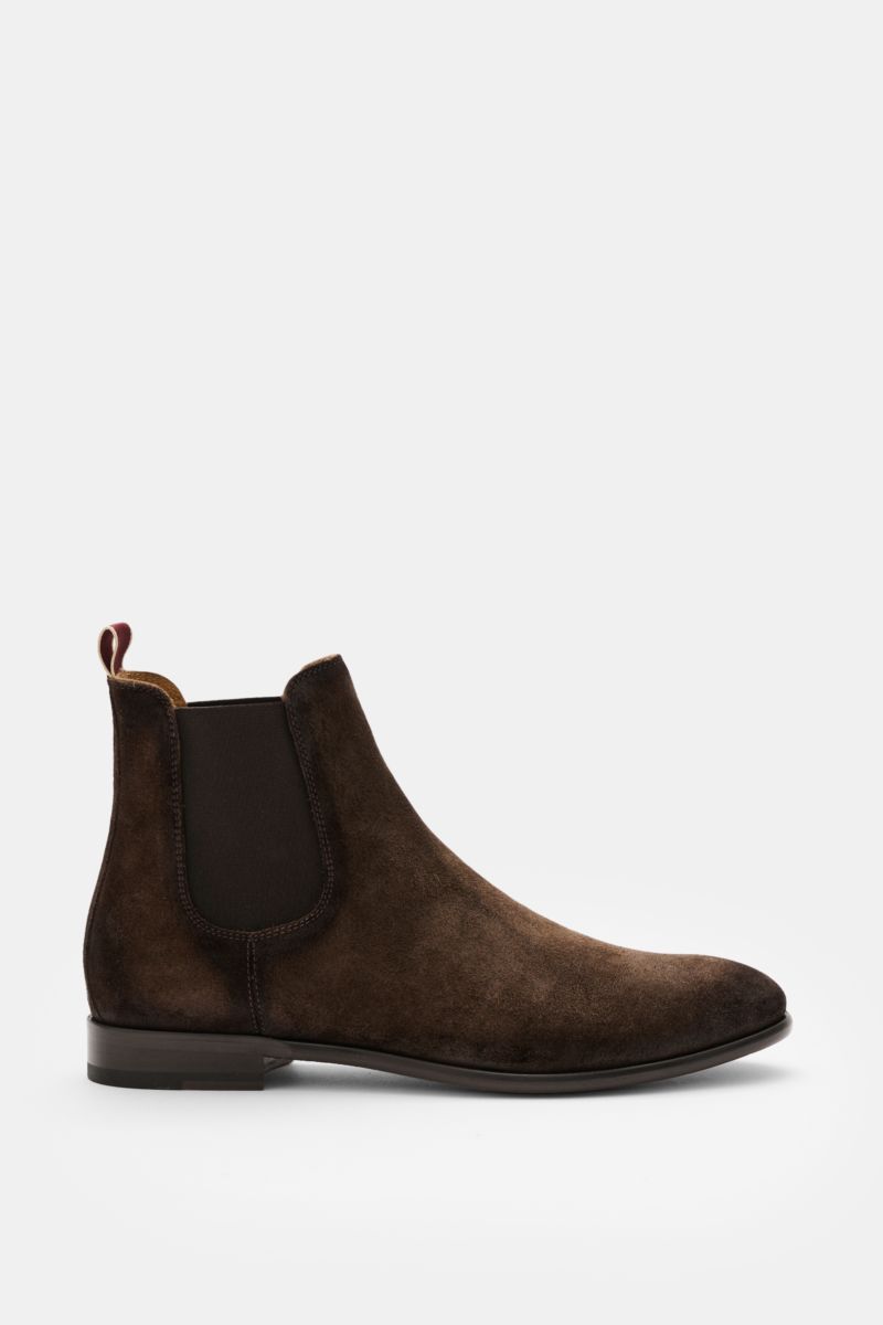 Sturlini Chelsea Boot 'Crosta' dunkelbraun aus feinem Veloursleder, rahmengenäht, schmal zulaufend, seitliche elastische Einsätze, Seitenansicht.