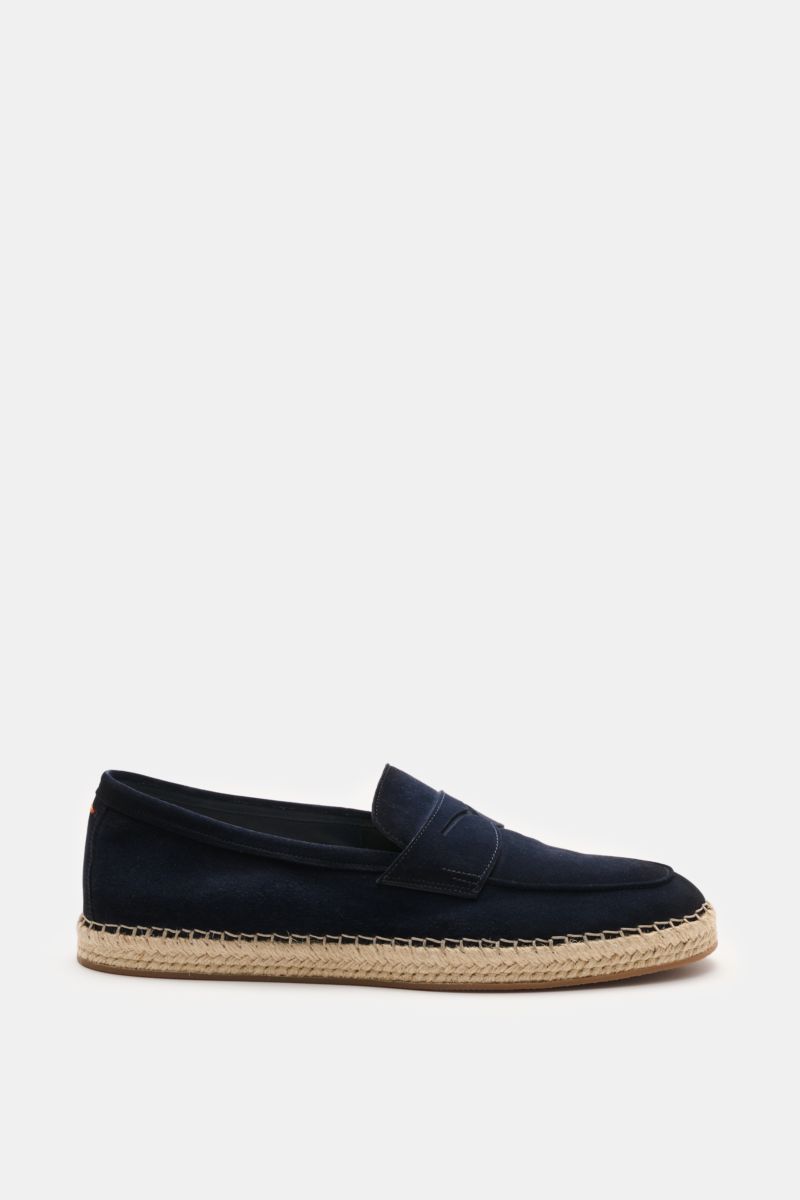 Santoni Espadrilles 'Carlo' navy seitlich fotografiert, Veloursleder, schmal zulaufend, Penny-Strap, Ziernaht, Lederfutter, Bast-Kautschuksohle.