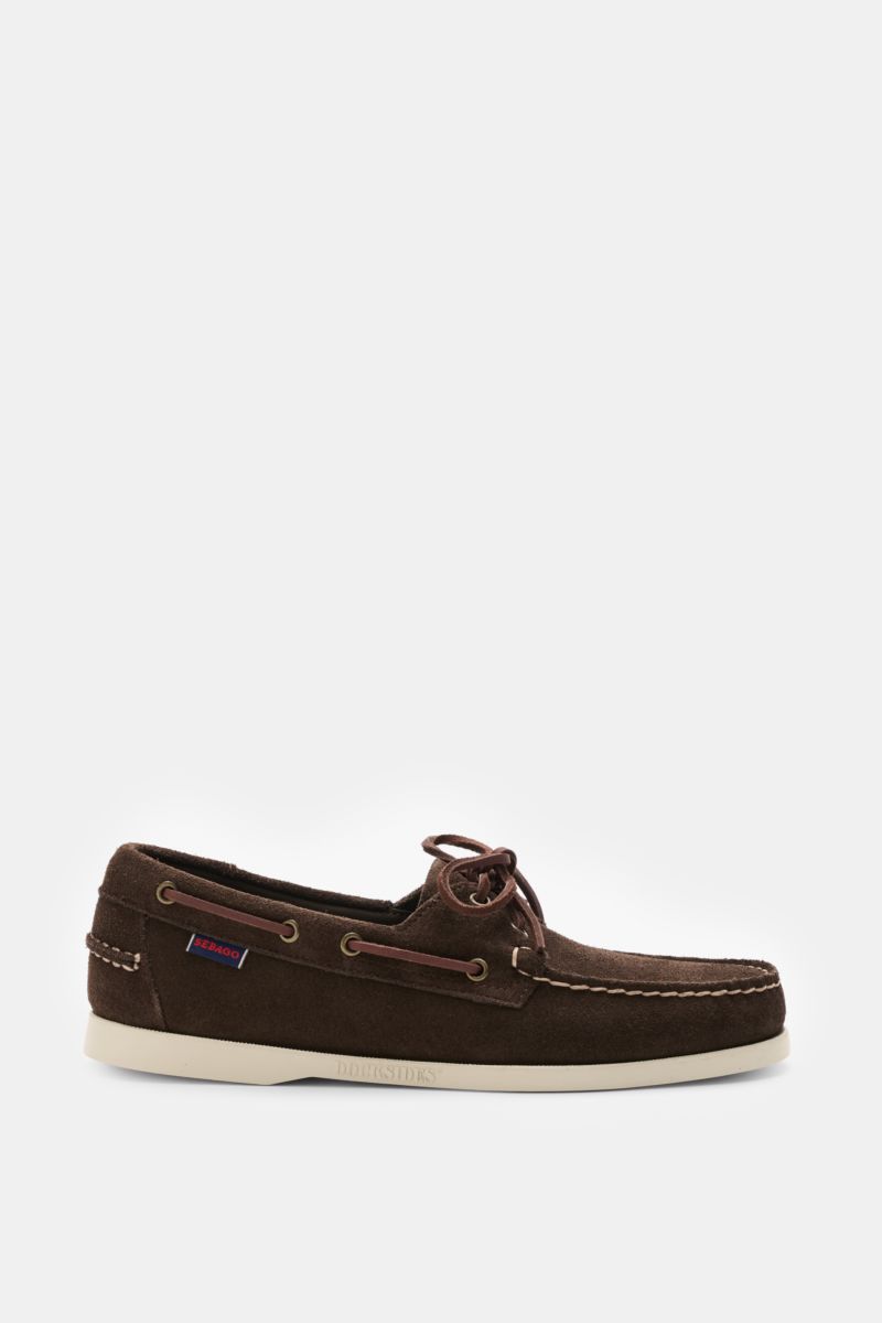 Sebago Loafer 'Portland' braun aus geschmeidigem Veloursleder, schmal zulaufend, mit Lederband, Ziernaht, Gummisohle, Seitenansicht.