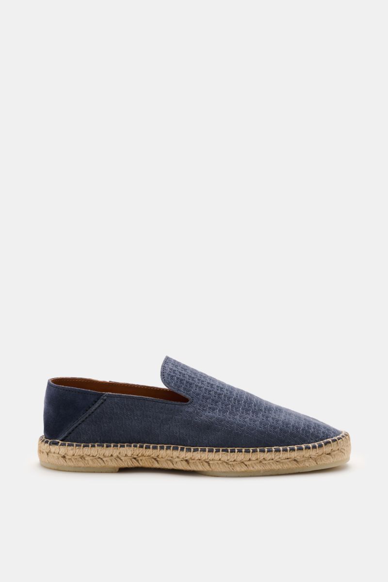 Aurélien Espadrilles 'AUR1' graublau, seitliche Ansicht, softes Veloursleder, edle Logo-Prägung, Ziernaht, Espadrilles-Umsäumung, flexible Gummisohle.