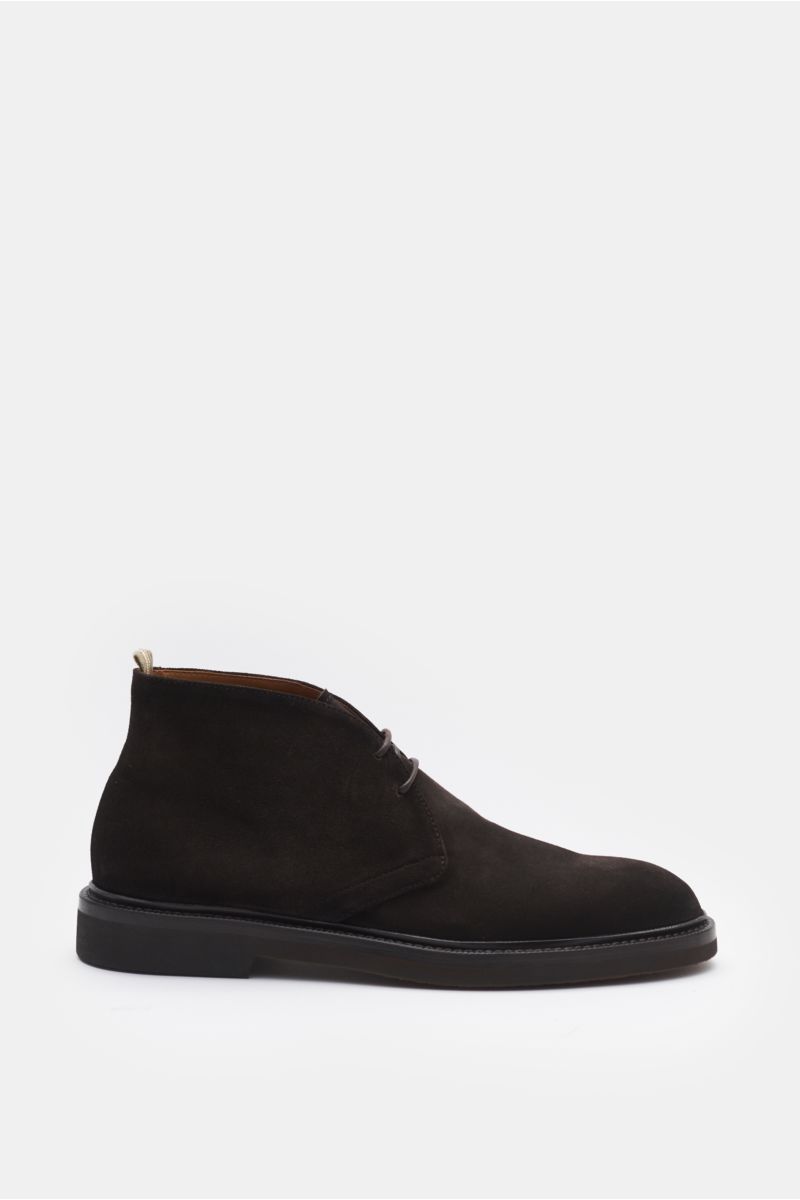 Officine Creative Desert Boot 'Dude Flexi 004' dunkelbraun, seitliche Ansicht, weiches Veloursleder, schmale Silhouette, Blake-Verarbeitung, Zwei-Loch-Schnürung, Grosgrain-Anziehschlaufe, ledernes Innenfutter, flexible Kautschuksohle.