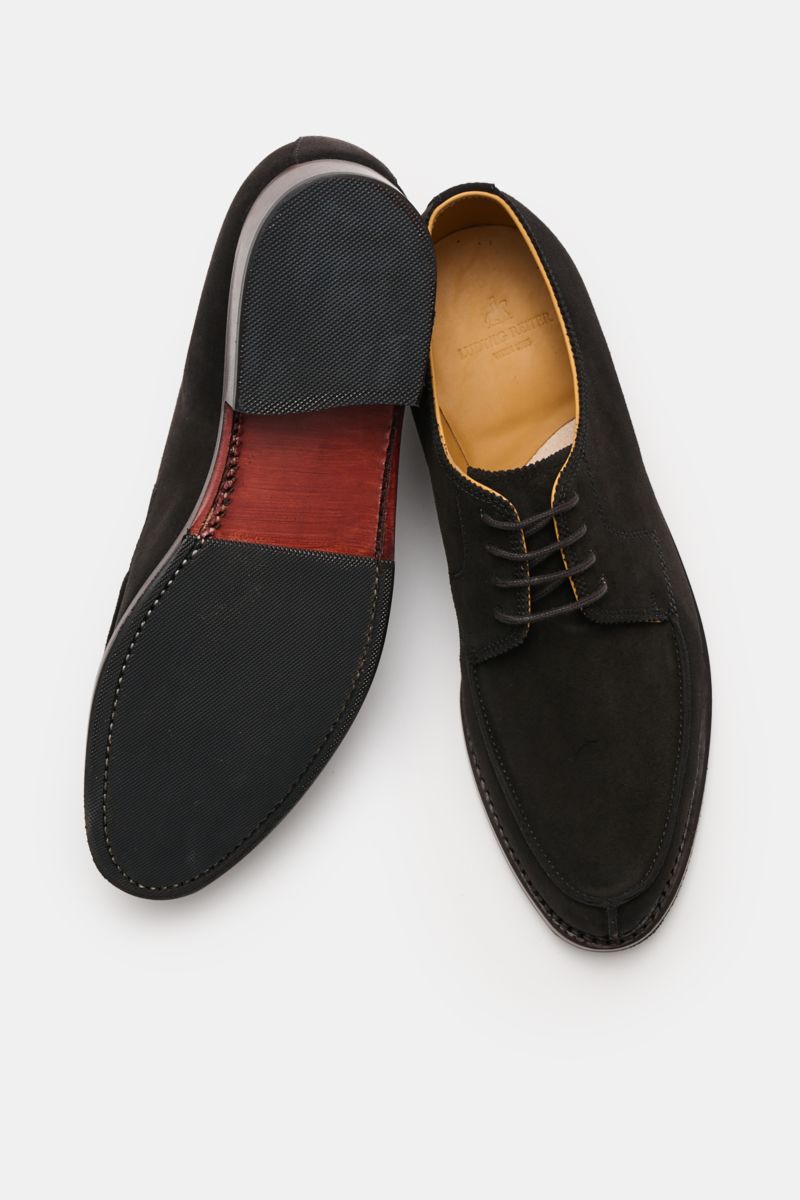 Ludwig Reiter Norweger dunkelbraun aus softem Veloursleder, schmal zulaufend, offener Vier-Loch-Schnürung, Ziernaht, Lederfutter, profilierte Gummisohle, Ansicht von oben.