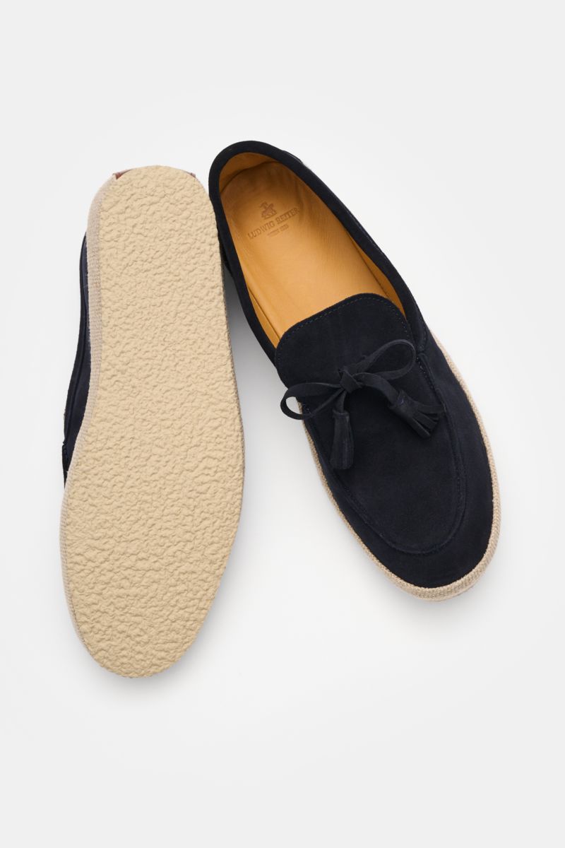 Ludwig Reiter Espadrilles 'Portoges' navy, seitlich oben fotografiert, hydrophobiertes Veloursleder, Loafer mit Tassel, geflochtene Umsäumung, flexible Kautschuksohle.