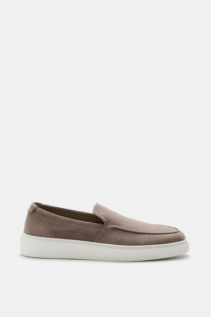 Fabiano Ricci Loafer taupe shown from side view, made of soft taupe velour leather, slim silhouette, stitched front cap, leather lining, padded removable insole, and flexible matte rubber sole. Puristic, light, and luxurious design.