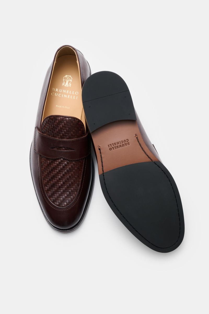 Brunello Cucinelli Penny Loafer braun, schmal zulaufend, aus Glattleder mit geflochtener Lasche, typischem Penny Strap, Lederfutter, Laufsohle aus Leder/Kautschuk, Draufsicht.