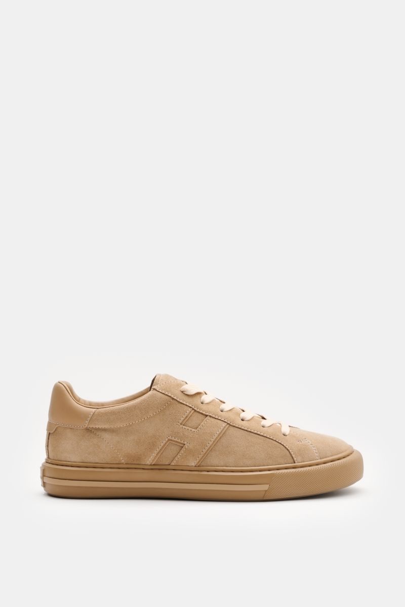 Hogan Sneaker 'Allacciato' beige aus softem Veloursleder, sechs-Loch-Schnürung, Logo-Print, gepolsterter Schaftrand, H-Initial, Leder/Textilfutter, Memory Foam Fußbett, flexible Gummisohle, Seitenansicht.