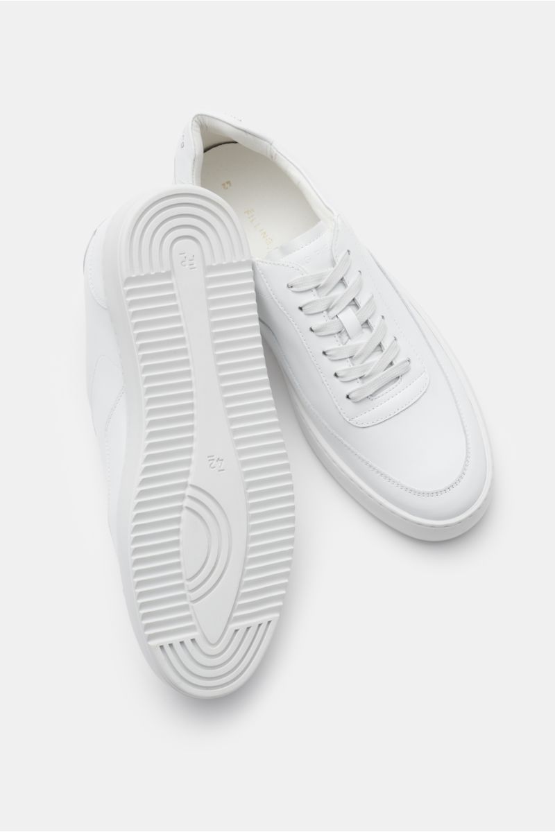 Filling Pieces Sneaker 'Mondo 2.0 Ripple Nappa' weiß aus Nappaleder, runde Kappe, 6-Loch-Schnürung, Lederfutter, Gummisohle, seitlich oben fotografiert.