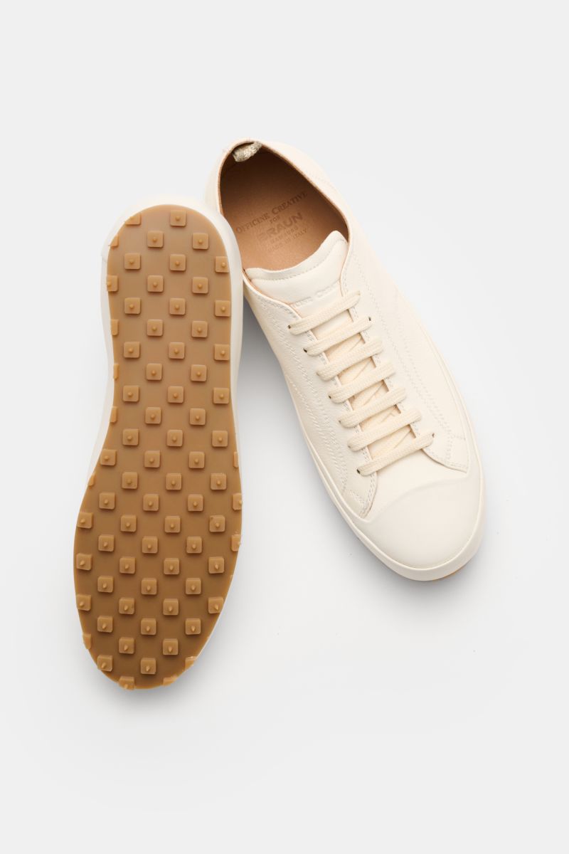 Officine Creative Sneaker 'Vulcan' offwhite shown from above and side, featuring finely grained leather, rounded toe, seven-eyelet lacing, logo-embossed tongue, leather lining, and studded rubber sole.