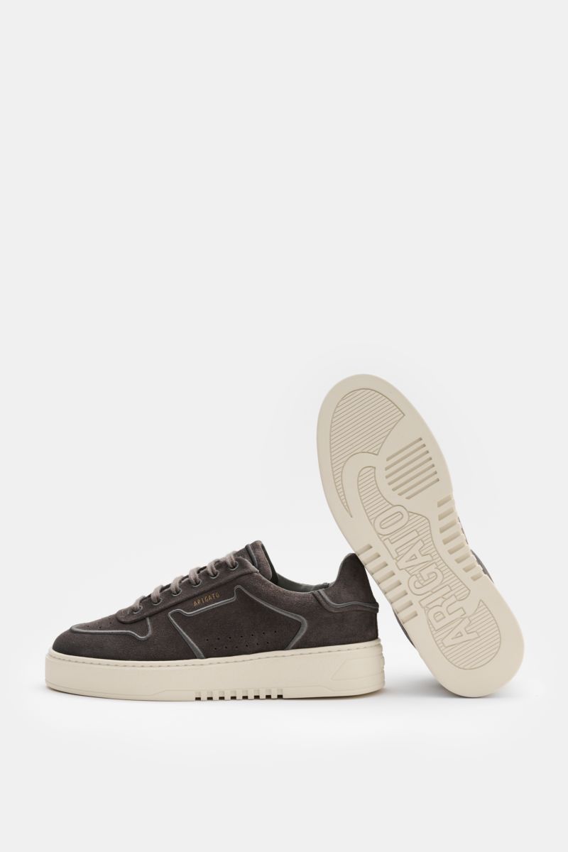 Side and sole view of Axel Arigato Sneakers 'Orbit Vintage Embroidery' dark grey suede with tonal overlays, stitching, six-eyelet lacing, and embossed sole.

Description: Where handcraftsmanship meets zeitgeist: The sneakers 'Orbit Vintage Embroidery' by 