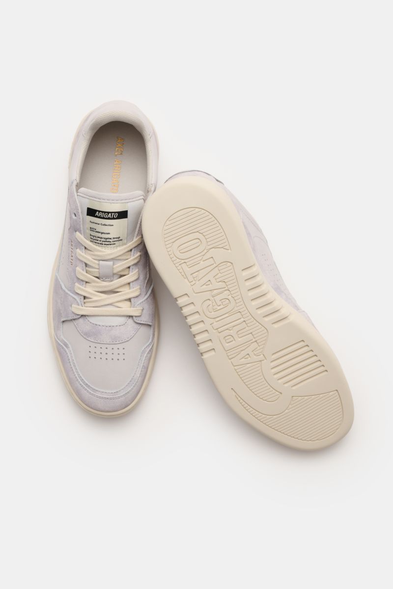 Axel Arigato Sneakers 'Dice Lo' pastel blue/light grey shown from above and sole view, retro design in nubuck leather with suede overlays, perforated round toe cap, six-eyelet lacing, padded topline, textile lining, and flexible rubber sole with embossed 