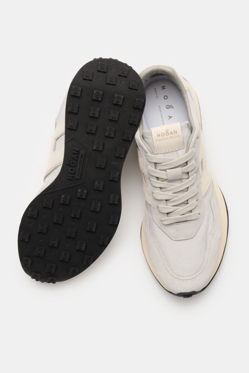 Hogan Sneaker 'Allacciata' rauchblau/hellgrau, von oben und Sohle sichtbar, Veloursleder, Memory-Foam-Fußbett, flexible Gummisohle.