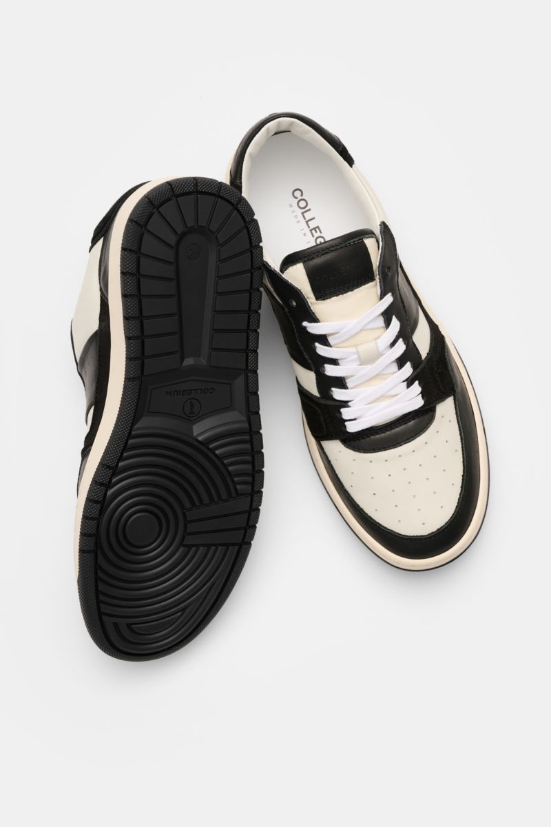 Collegium Sneaker 'Pillar Alpha' offwhite/schwarz, von oben fotografiert, zeigt fein genarbtes Leder, Velours-Overlays, Schnürung, Gummisohle.