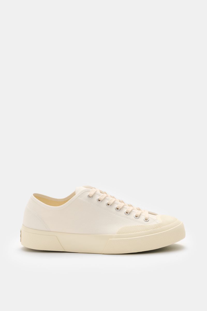 Superga Sneaker 'Works' offwhite shown from the side, robust cotton canvas, seven-eyelet lacing, cotton lining, flexible rubber sole.