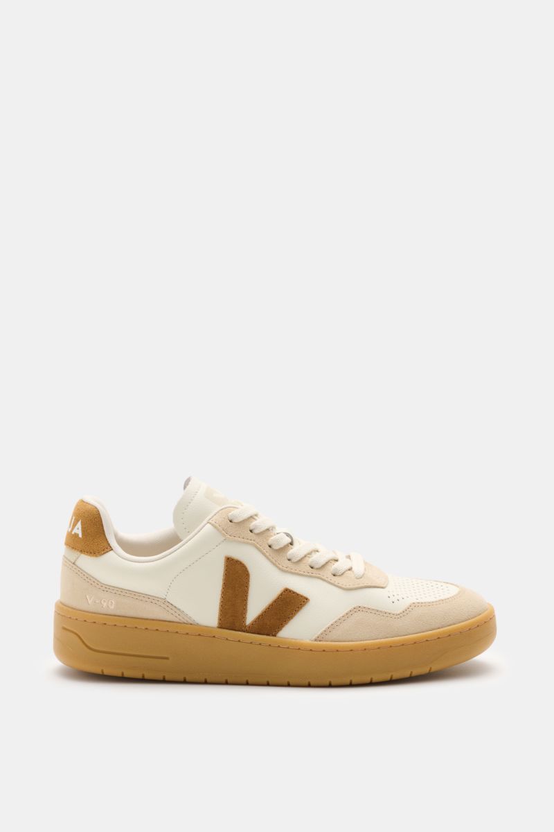 Side view of Veja Sneaker 'V-90 O.T. Leather' offwhite/beige/braun made from sustainable leather with perforated round toe, seven-eyelet lacing, padded collar with logo, contrasting V-overlay, jersey lining, and recycled rubber sole.
