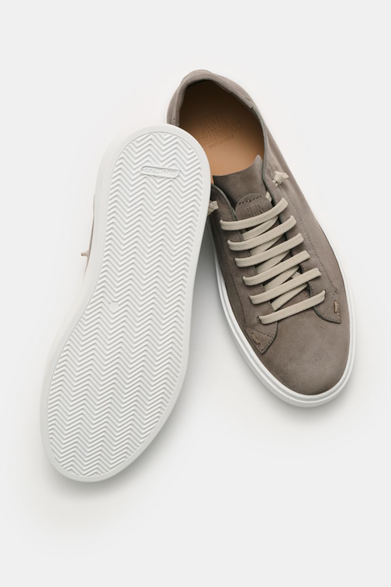 Top and sole view of Fabiano Ricci Sneakers taupe, relaxed soft suede, round toe cap, seven-eyelet slip-on with elastic lacing.

Description: These relaxed sneakers made of soft suede by shoe manufacturer FABIANO RICCI are quick and easy to put on than