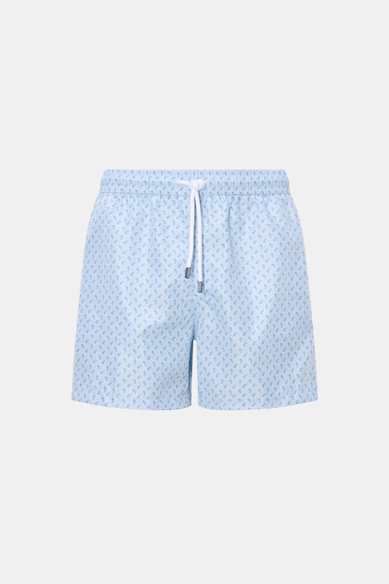 Front view of Fedeli Swim shorts 'Madeira Airstop' light blue/white/blue patterned with elasticated waistband, drawstring, and paisley print. An essential for your summer vacation: These FEDELI swim shorts have an expressive pattern that adds stylish acce