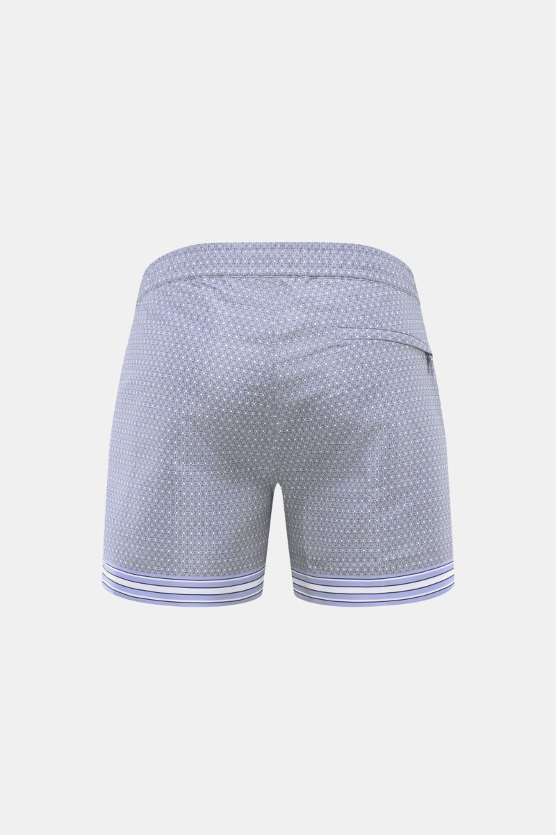 Ché Badeshorts 'Lucena' rauchblau/weiß gemustert, Rückansicht, ornamentales Muster, elastischer Bund, Gesäßtasche mit Reißverschluss, Saumschlitze.