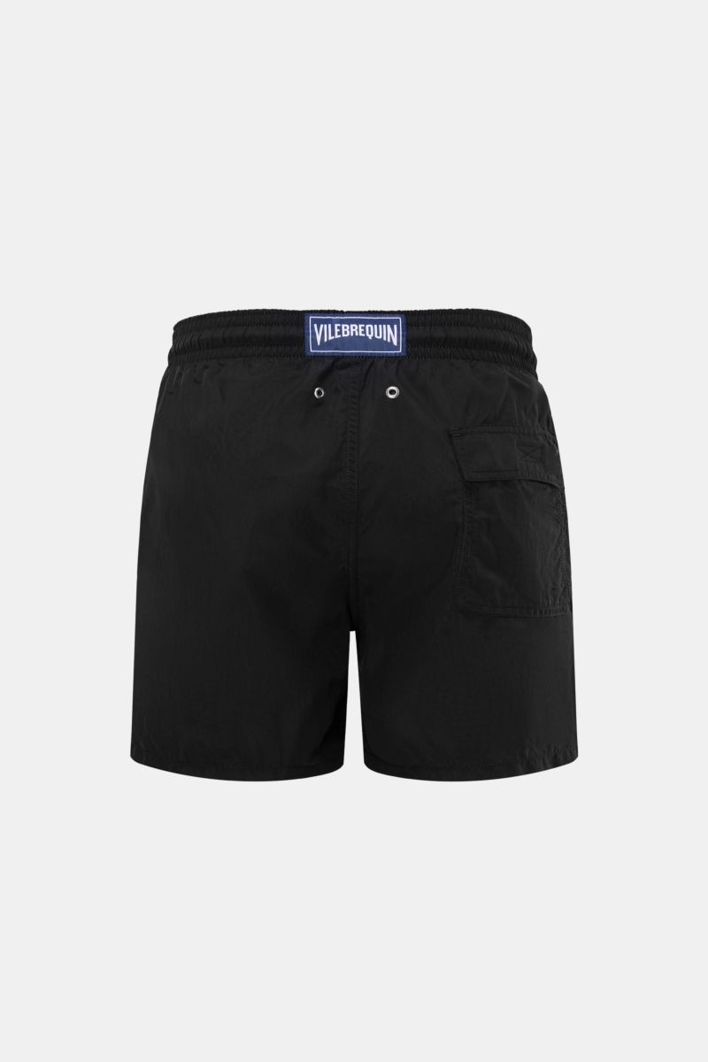 Vorderansicht der Vilebrequin Badeshorts 'Moorea' schwarz aus leichter Microfaser mit elastischem Bund, Taschen und Mesh-Innenfutter.