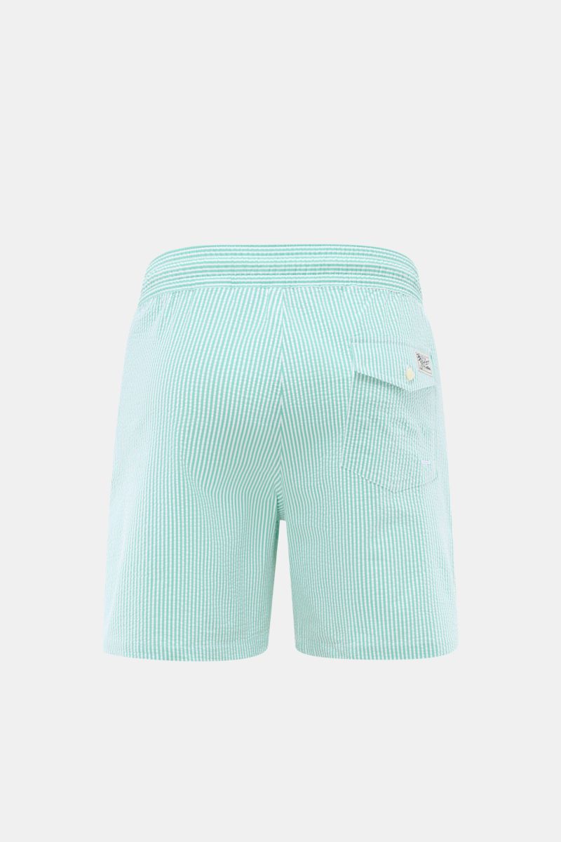 Rückansicht der mint/weiß gestreiften Polo Ralph Lauren Seersucker-Badeshorts 'Traveler' mit elastischem Bund, Gesäßtasche und Tunnelzug.