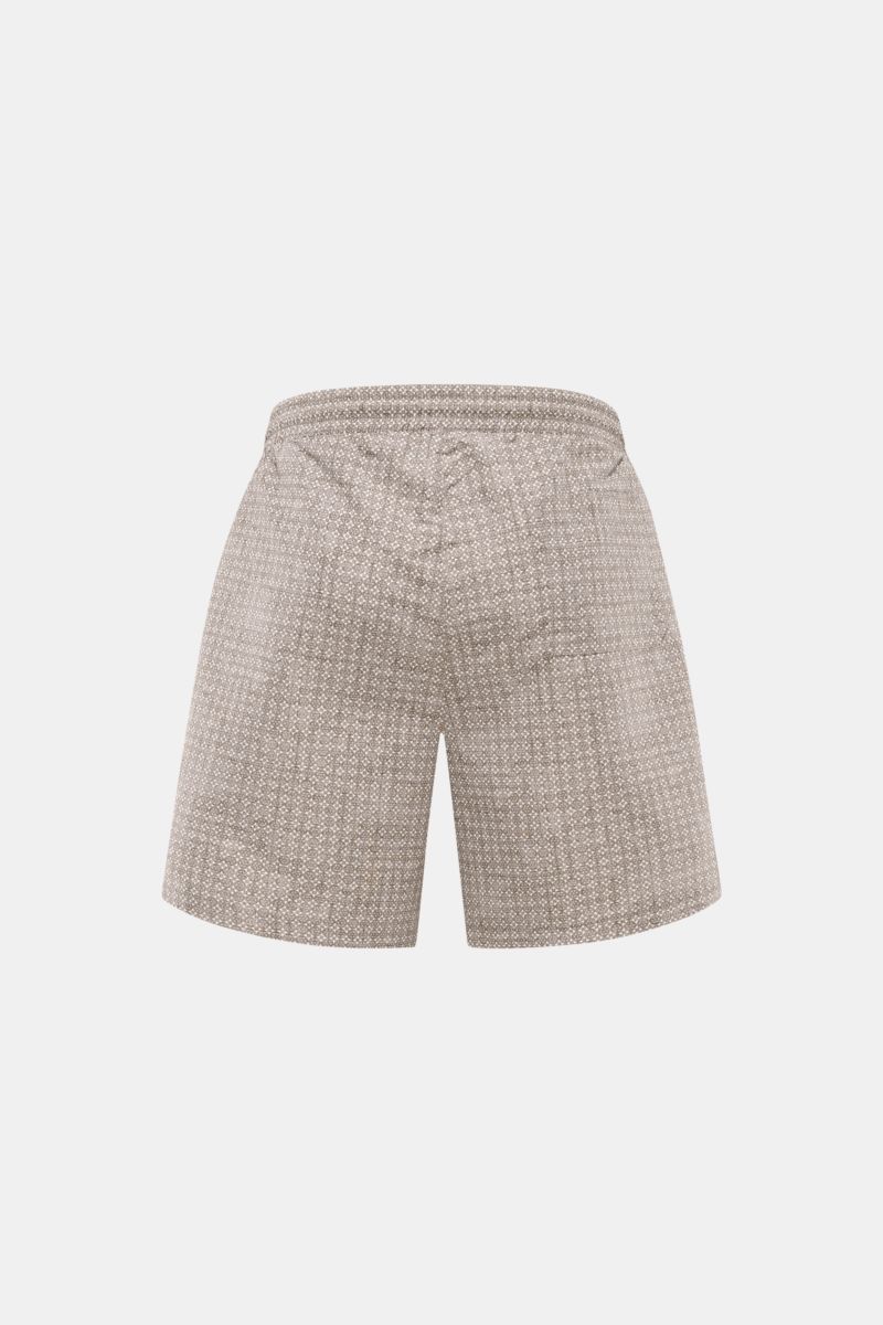 Rear view of Brunello Cucinelli Badeshorts oliv/creme gemustert with floral pattern, elastic waistband, side and back pockets, mesh lining.

Description: Luxuriös entspannen: Mit ihrem floralen Muster sowie dezenten Logo-Stitching werden die Badeshorts