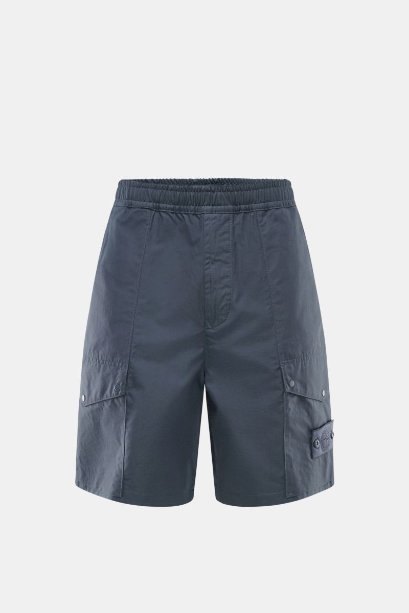 Front view of Stone Island Shorts 'Ghost' grey-blue in high-quality cotton with elasticated waistband, four front pockets, and signature badge.

Modern utility design: These STONE ISLAND shorts from the 'Ghost' Capsule Collection are timelessly underst