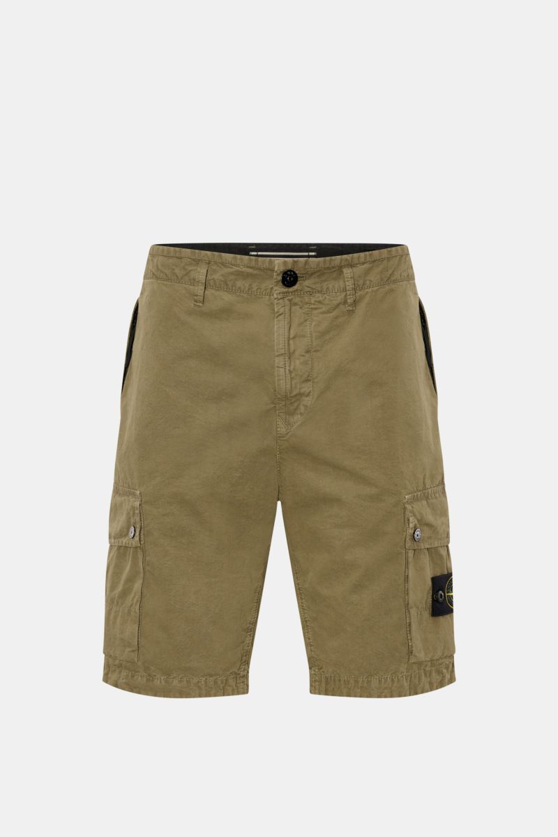 Stone Island Cargo-Bermudas oliv aus leichter Baumwolle, Regular Fit, hohe Bundhöhe, Cargotaschen mit Druckknöpfen, Frontansicht.