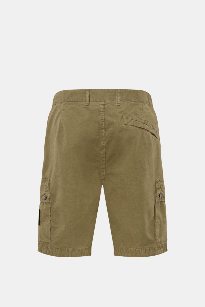 Stone Island Cargo-Bermudas oliv, Rückansicht, leichte Baumwolle, Regular Fit, hohe Bundhöhe, Cargotaschen, Kompass-Badge, Zipper & Knöpfe.