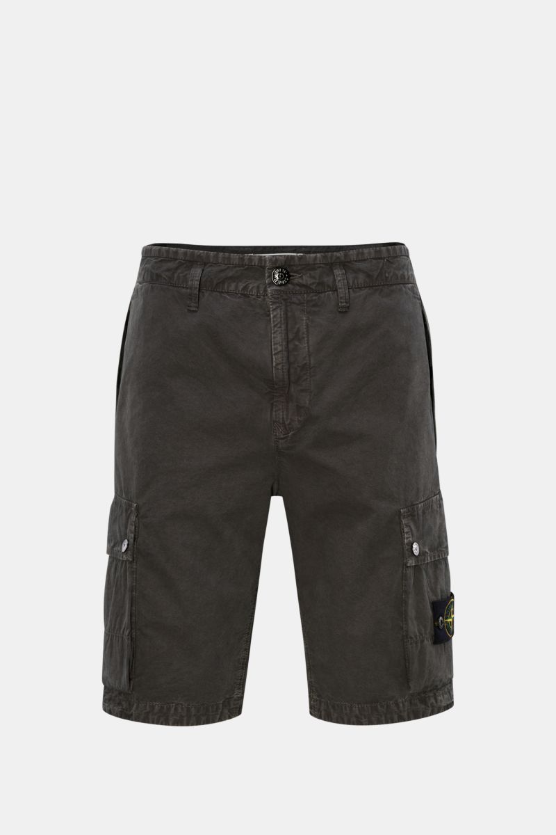 Stone Island Cargo-Bermudas dunkelgrau, frontale Nahaufnahme, reine Baumwolle, Regular Fit, Taschen mit Reißverschluss, Druckknöpfe, Kompass-Badge.