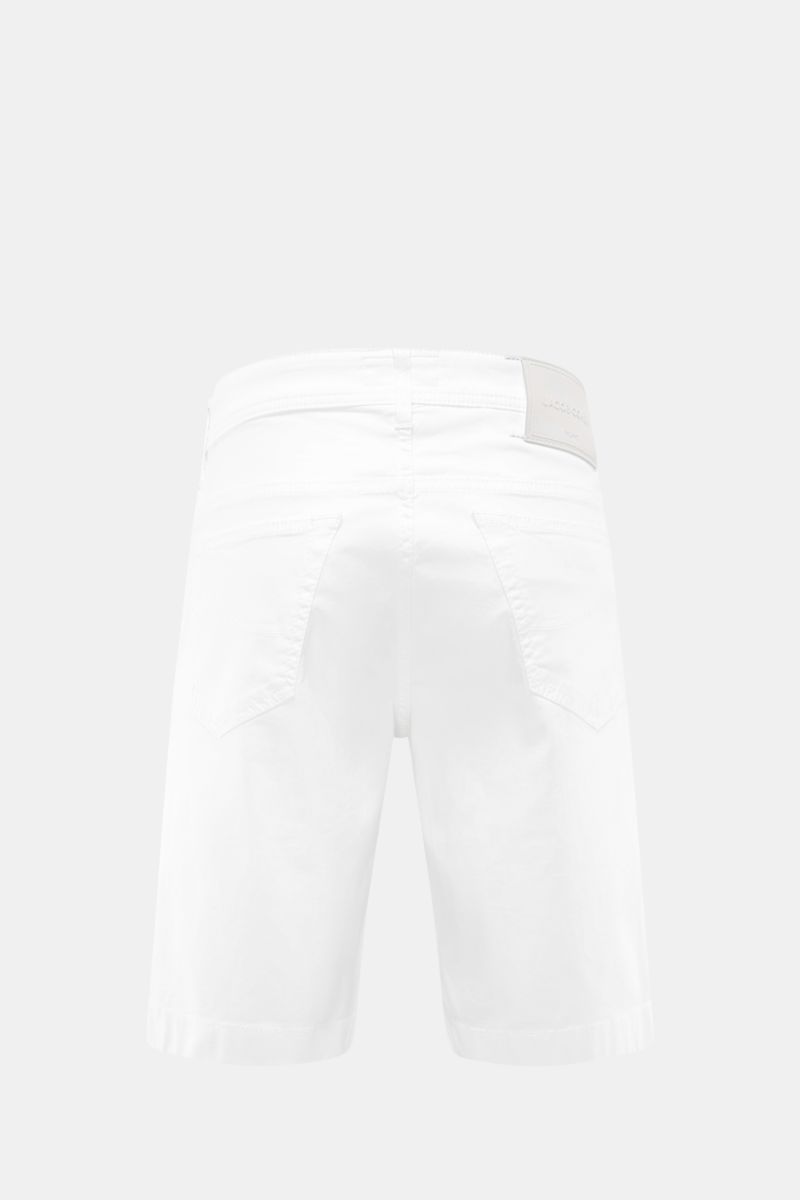 Jacob Cohen Bermudas 'Lou' weiß, hinten fotografiert, Regular Fit, Baumwolle-Lyocell-Mix, weicher Griff, Twill, französische Taschen, Leather Patch.