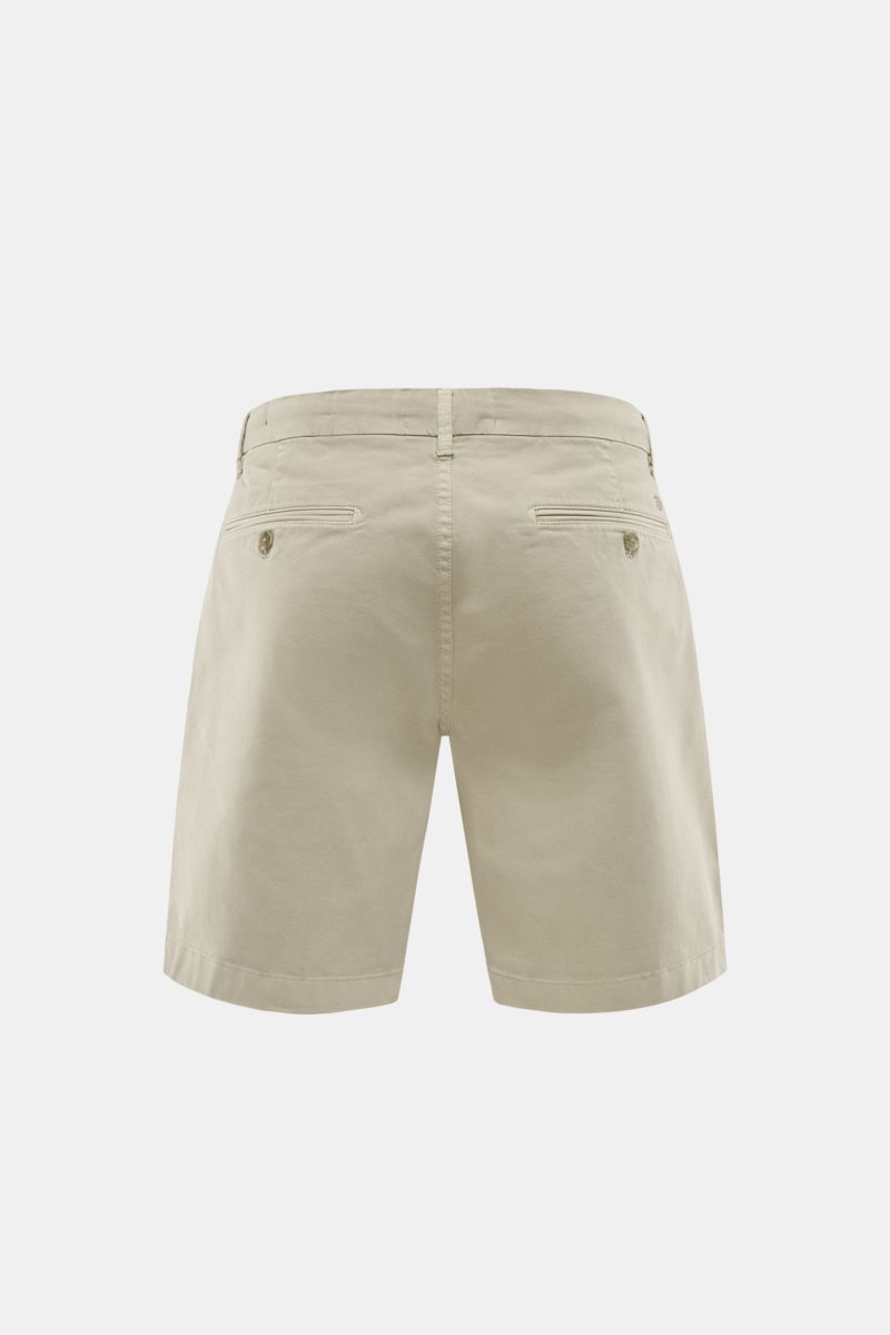 Geschlossene Shorts taupe aus leicht elastischem Baumwoll-Twill, Rückansicht mit paspelierten Gesäßtaschen, Knopf, Regular Fit.