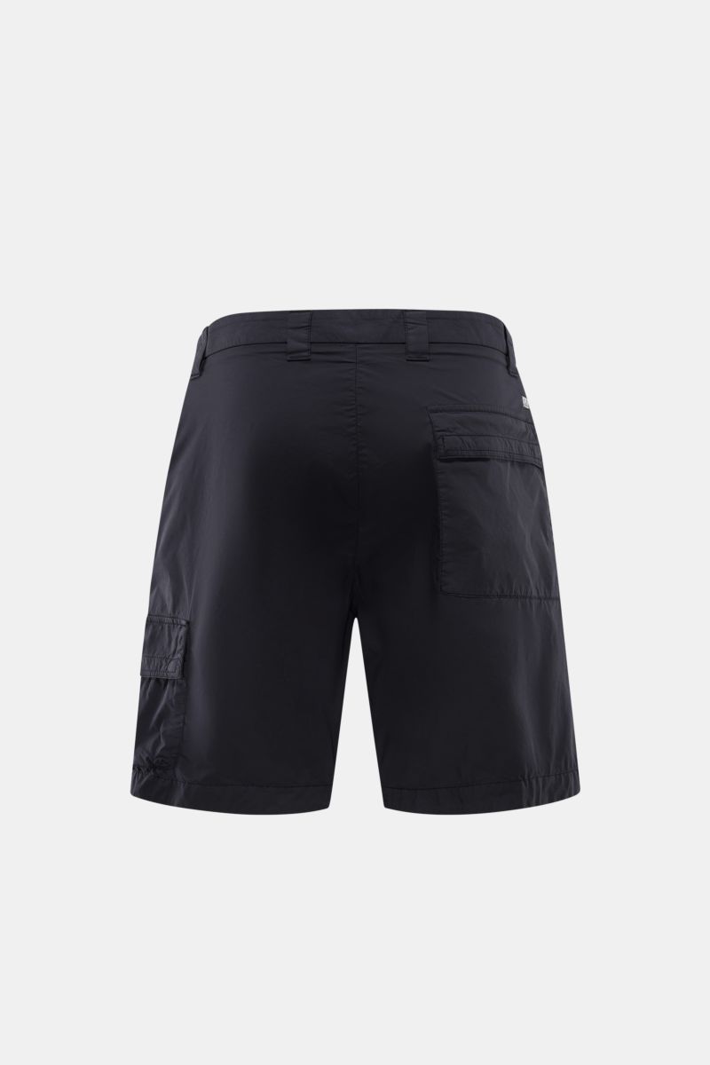 C.P. Company Cargo-Bermudas navy, Rückansicht, Utility-Ästhetik, Baumwolle-Microfaser, Regular Fit, Cargo- und Gesäßtasche mit Patte, Reißverschluss und Bundknopf.