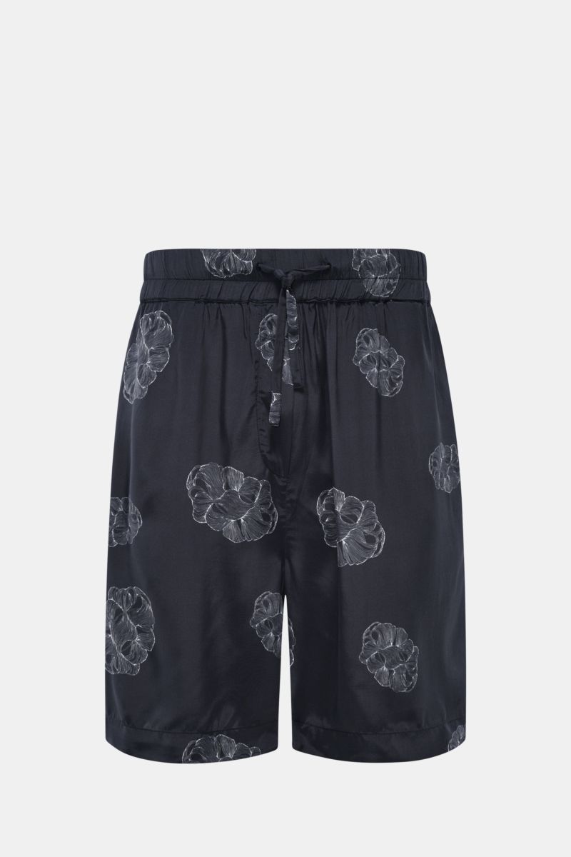 Officine Générale Shorts 'Fynn' schwarz/weiß gemustert, Regular Fit, elastischer Bund mit Tunnelzug, angedeuteter Eingriff, aus leichter Viskose, Frontansicht.