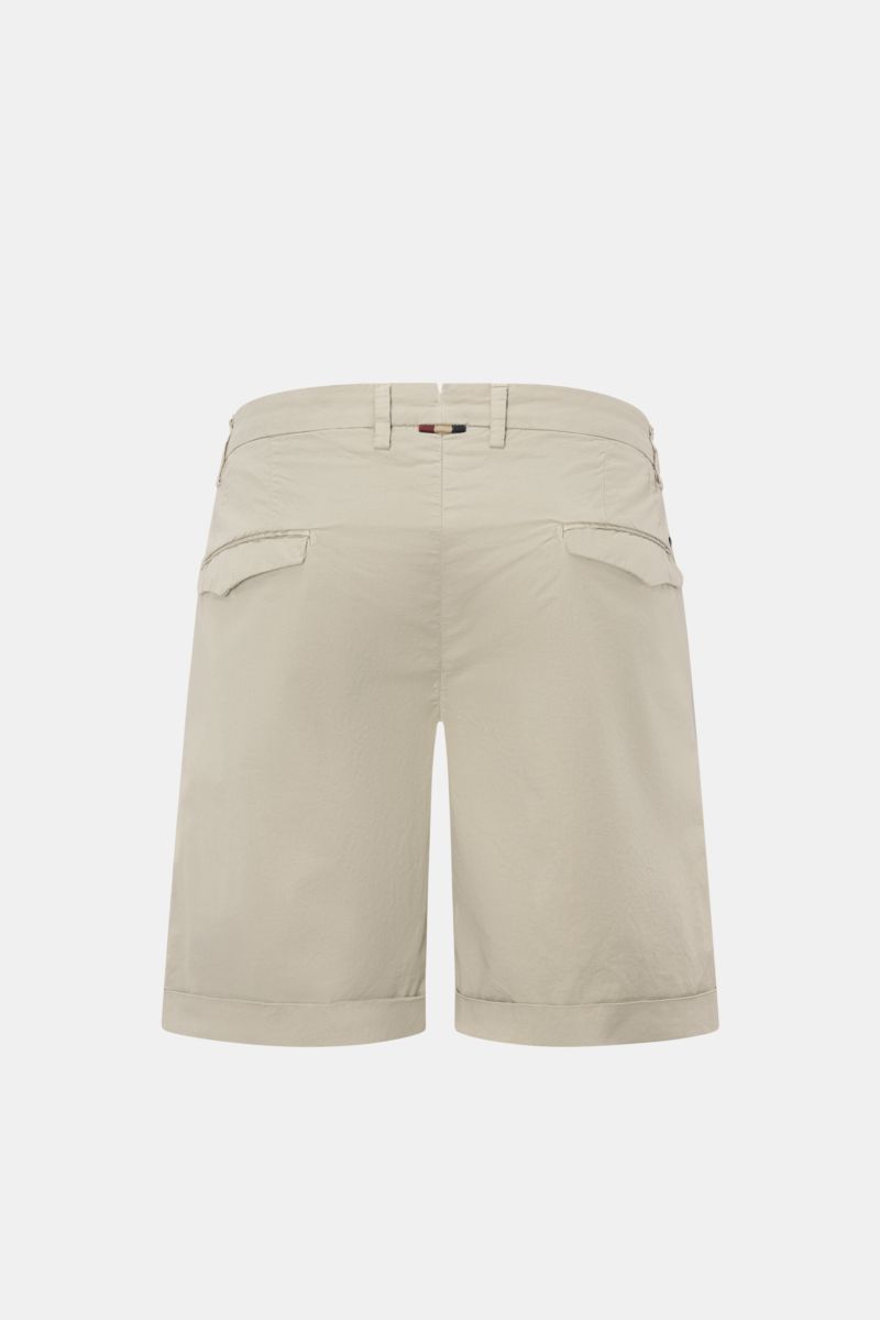 Mason's Shorts 'Torino' beige in leichter, elastischer Baumwolltwill-Qualität, Rückansicht mit französischen und Gesäßtaschen, Regular Fit.