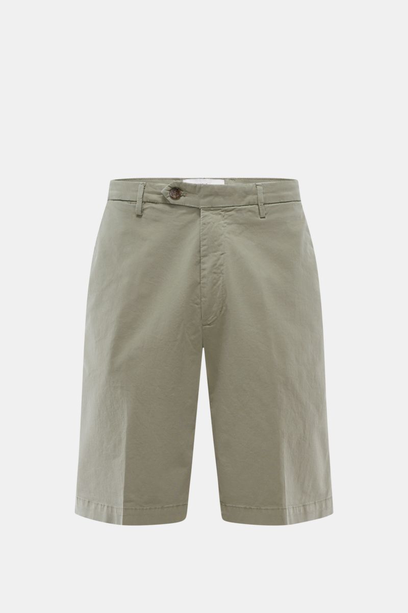 Briglia 1949 Shorts 'Garda' salbei in Twill aus elastischer Baumwolle, Regular Fit, mit Knopf, Reißverschluss, französischen Taschen, Uhrentasche, frontal fotografiert.