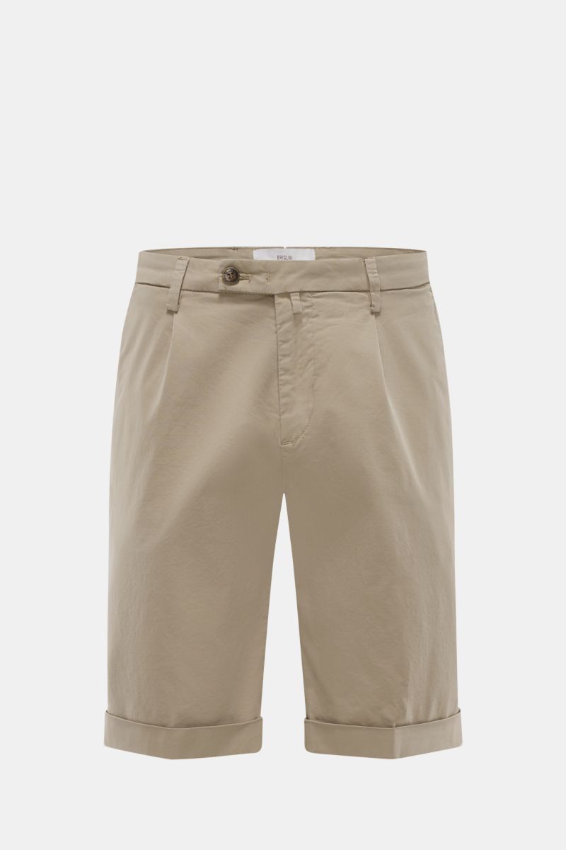Briglia 1949 Bermudas taupe, Slim Fit, elastische Baumwolle, Reißverschluss, Bundknöpfe, französische Taschen, Uhrentasche, Saumaufschlag, Frontansicht.