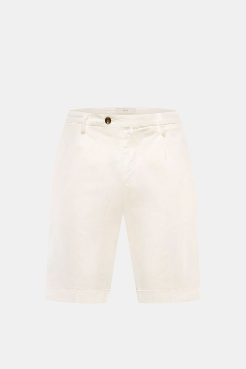 Front view of Briglia 1949 Bermudas off-white in slim fit elasticated cotton with zip, buttons, French pockets, and fixed hem turn-up.

Get a sporty and casual look this summer with BRIGLIA 1949: These Bermudas in slightly stretchy cotton have a flatte