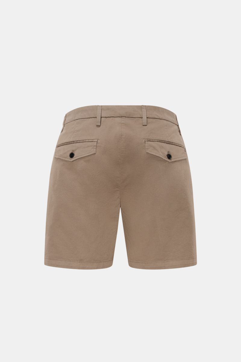 Dondup Shorts 'Manheim' khaki, Rückansicht, Regular Fit, hohe Leibhöhe, elastische Baumwolle, französische Taschen, Knopf-Gesäßtaschen, Metall-Initial.