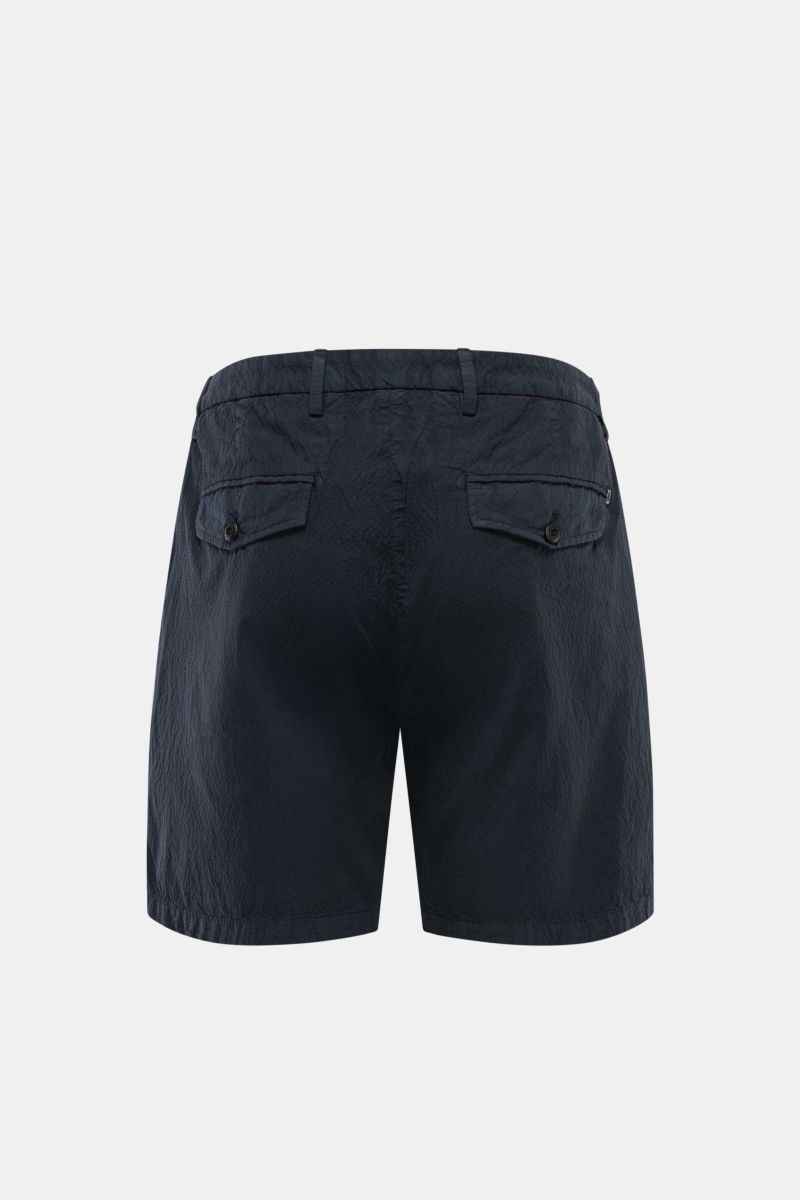 Dondup Seersucker-Shorts 'Manheim' navy, Rückansicht, leicht elastisch, Baumwolle, Regular Fit, französische Taschen, Gesäßtaschen mit Patte und Knopf, Metall-Initial.