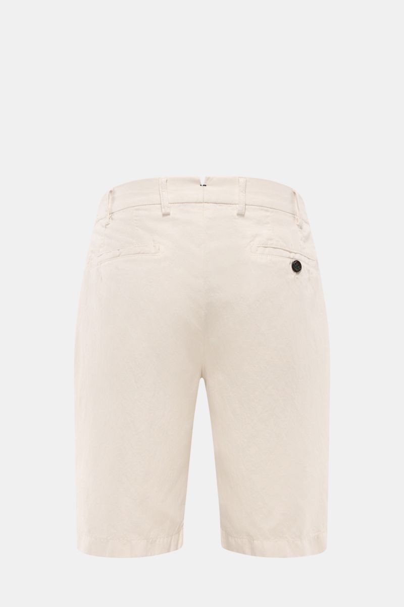 Berwich Bermudas 'Elax' sand shown from the back, comfortable Bermudas in lyocell and linen blend, soft feel, regular fit, zip and waist button, partially elasticated waistband, French pockets, hip pockets on the seat. 

With the model 'Elax', BERWICH 