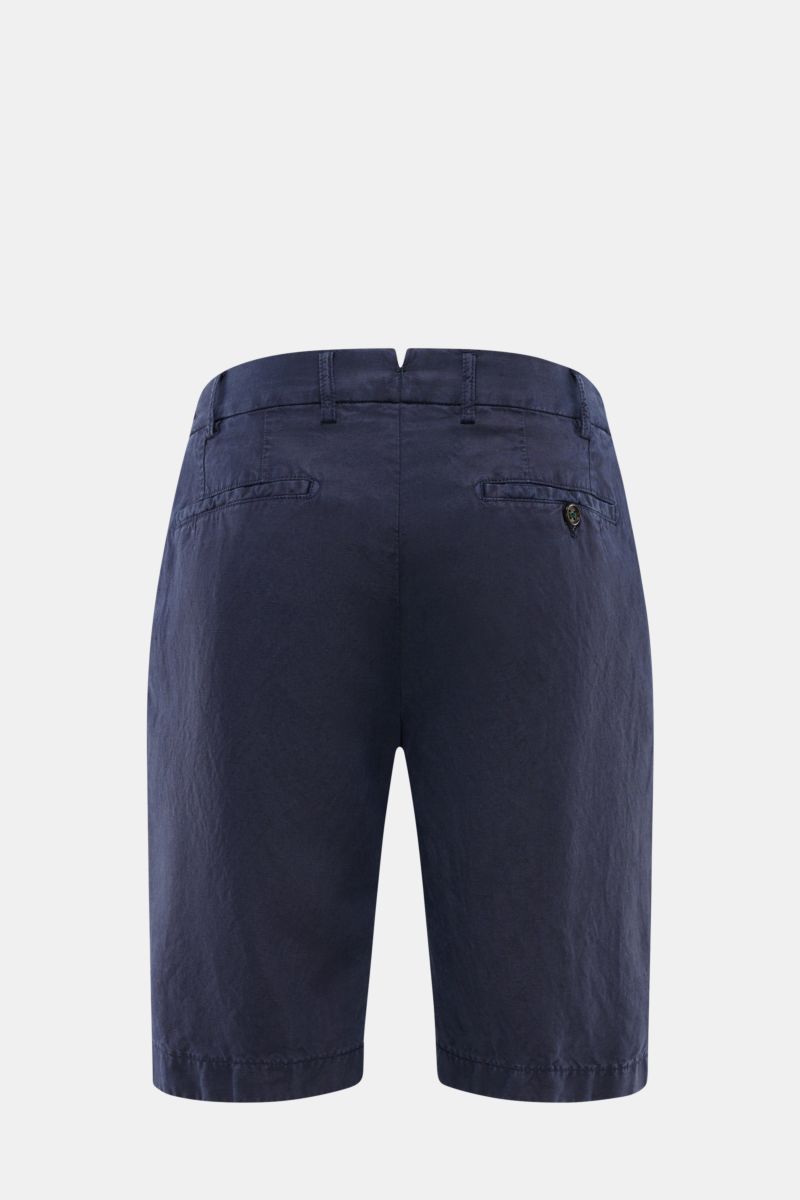 Back view of Berwich Bermudas 'Elax' navy in lyocell and linen, regular fit with French and hip pockets, zip and button closure.

With the model 'Elax', BERWICH presents a pair of comfortable Bermudas in lyocell and linen, which is the perfect blend fo