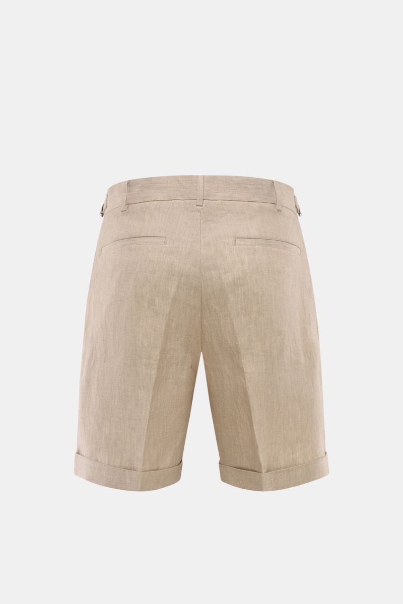 Rear view of 04651/ A trip in a bag Linen shorts beige, showing hip pockets and fixed hem turn-up, made from pure linen with signature texture.

Perfect for warm days: These linen shorts by 04651/ A TRIP IN A BAG are the ideal summer essential – for tr