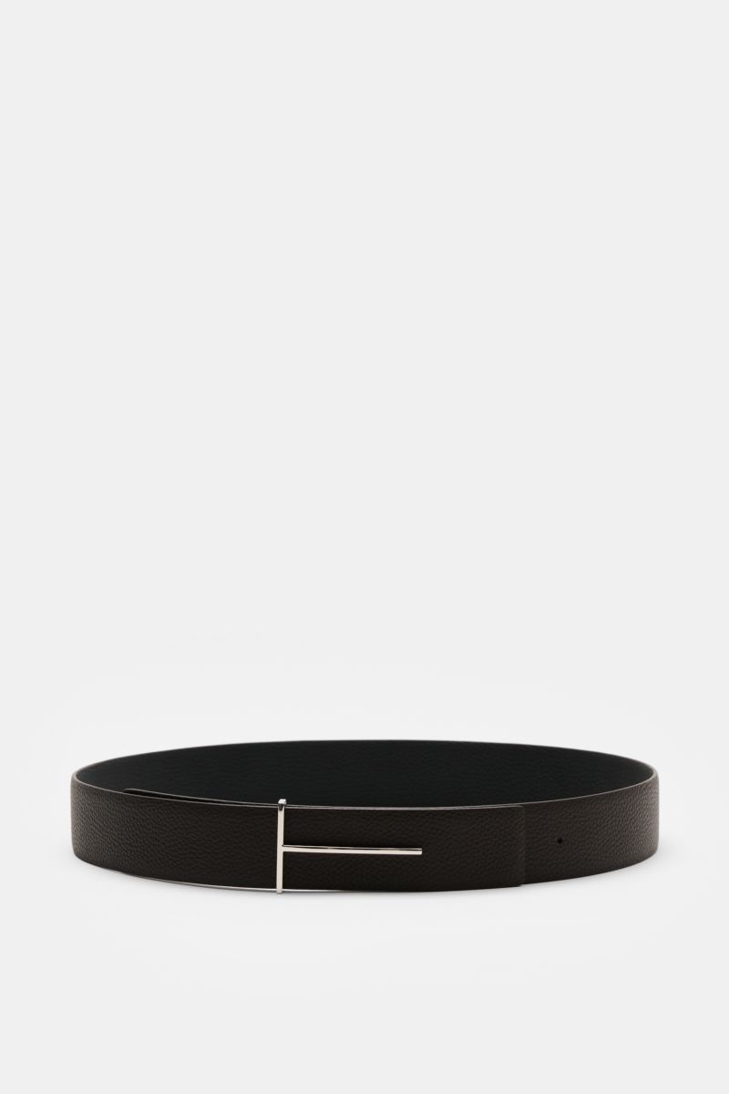 Tom Ford Gürtel schwarz/dunkelbraun shown from a front low angle, featuring edles Kalbleder with charakteristische Narbung, silver brass buckle, reversible design, approx. 3.5 cm wide, Made in Italy. Eleganter Eyecatcher: Mit seinem zeitlosen Look wird de