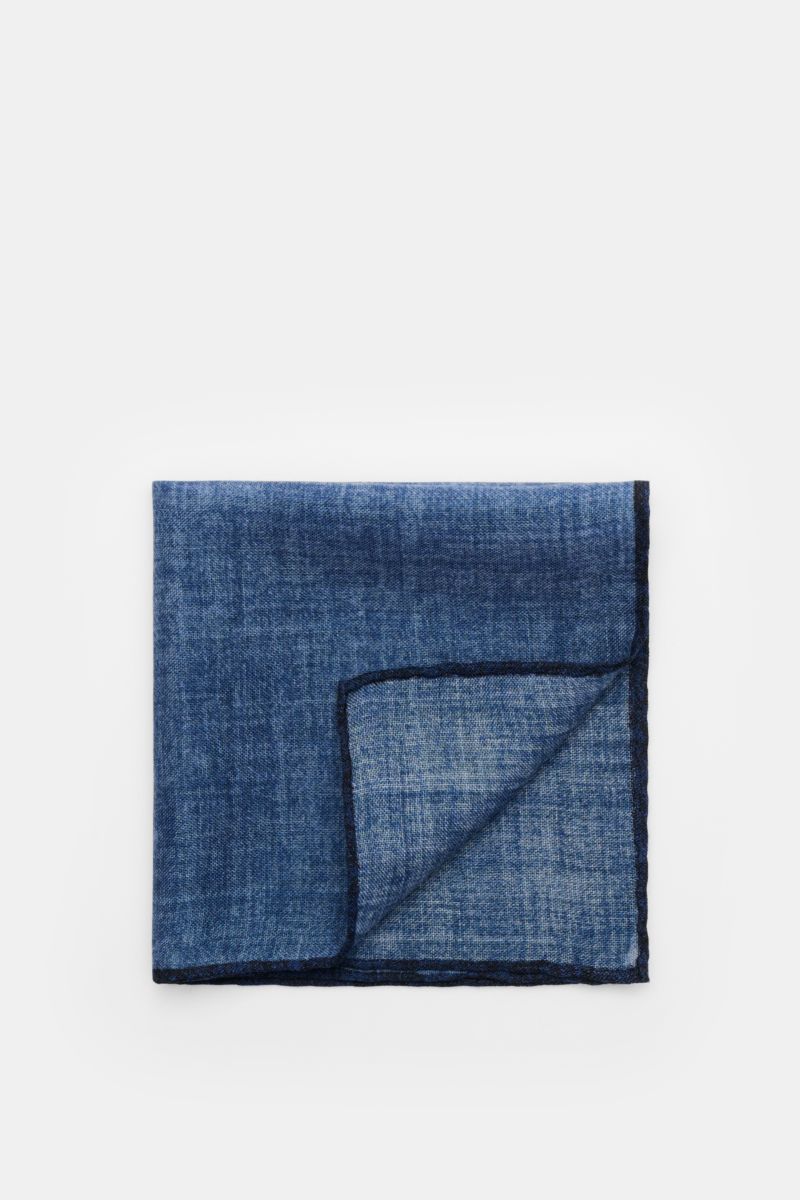 Rosi Collection Einstecktuch graublau/navy aus reiner Wolle, weicher Griff, handrollierte Kanten in Kontrastfarbe, Made in Italy, ca. 30x30 cm, Draufsicht.