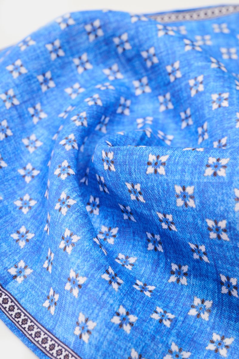 Rosi Collection Linen pocket square 'Fox' rust brown/blue/off-white patterned shown close-up from above, pure linen, soft feel, floral print with edging, rolled edges, made in Italy, 31 cm x 31 cm.