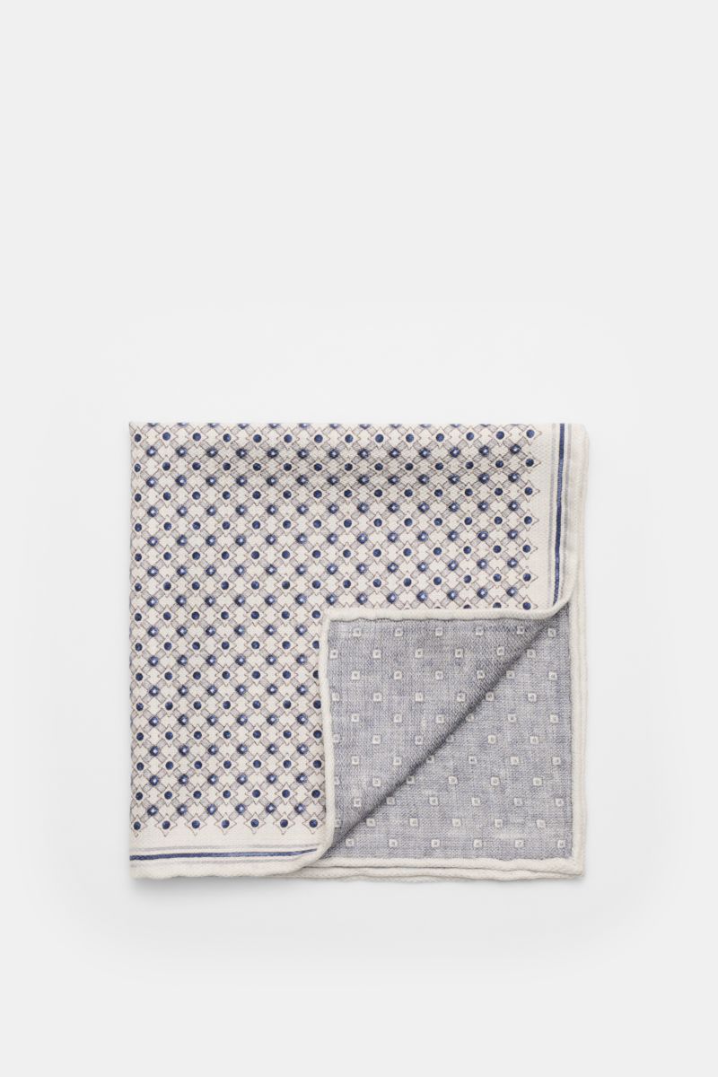 Brunello Cucinelli Seiden-Einstecktuch sand/navy/grau gemustert, aus reiner Seide, weicher Griff, grafischer Print, Vorder- und Rückseite, rollierte Kanten, Made in Italy, 34,5x34,5 cm, flach liegend von oben fotografiert.