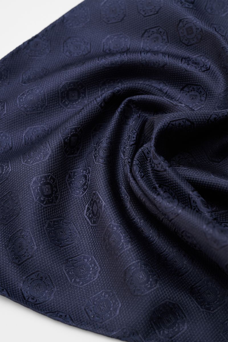 Close-up, top-down view of Brunello Cucinelli Silk pocket square dark navy, patterned with a fine medallion weave and rolled edges.

Elegant accent: This silk pocket square by BRUNELLO CUCINELLI has a fine medallion weave pattern that creates a subtle 