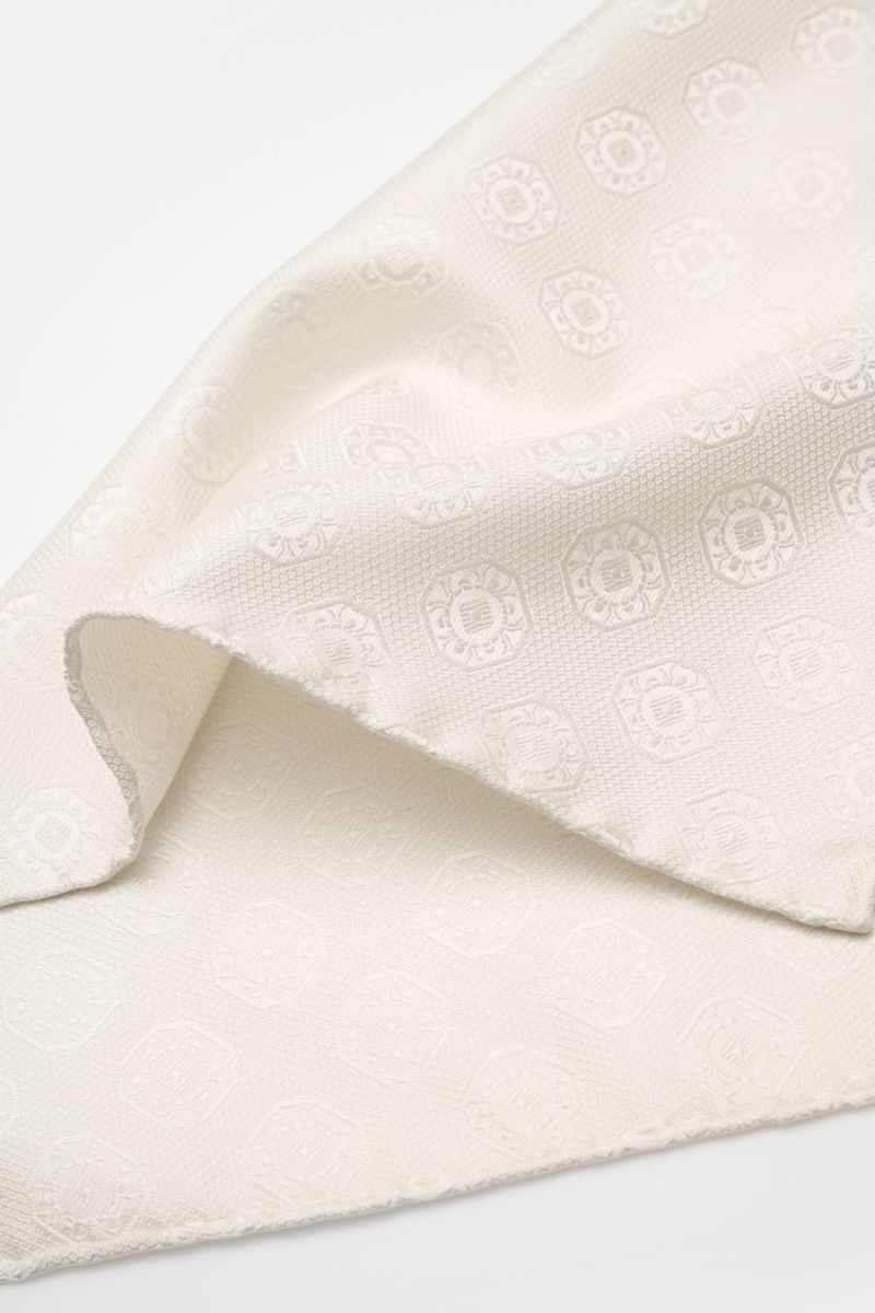 Alt tag (125 characters max):  
Brunello Cucinelli Silk pocket square cream patterned, close-up top view showing medallion weave and smooth rolled edges.

Description:  
Elegant accent: This silk pocket square by BRUNELLO CUCINELLI has a fine medallion