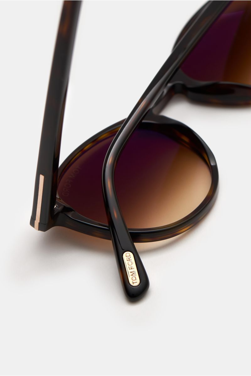 Nahaufnahme der Tom Ford Sonnenbrille 'Andrea' dunkelbraun gemustert/braun mit runder Silhouette und Verlaufsgläsern aus leichter Acetatfassung.