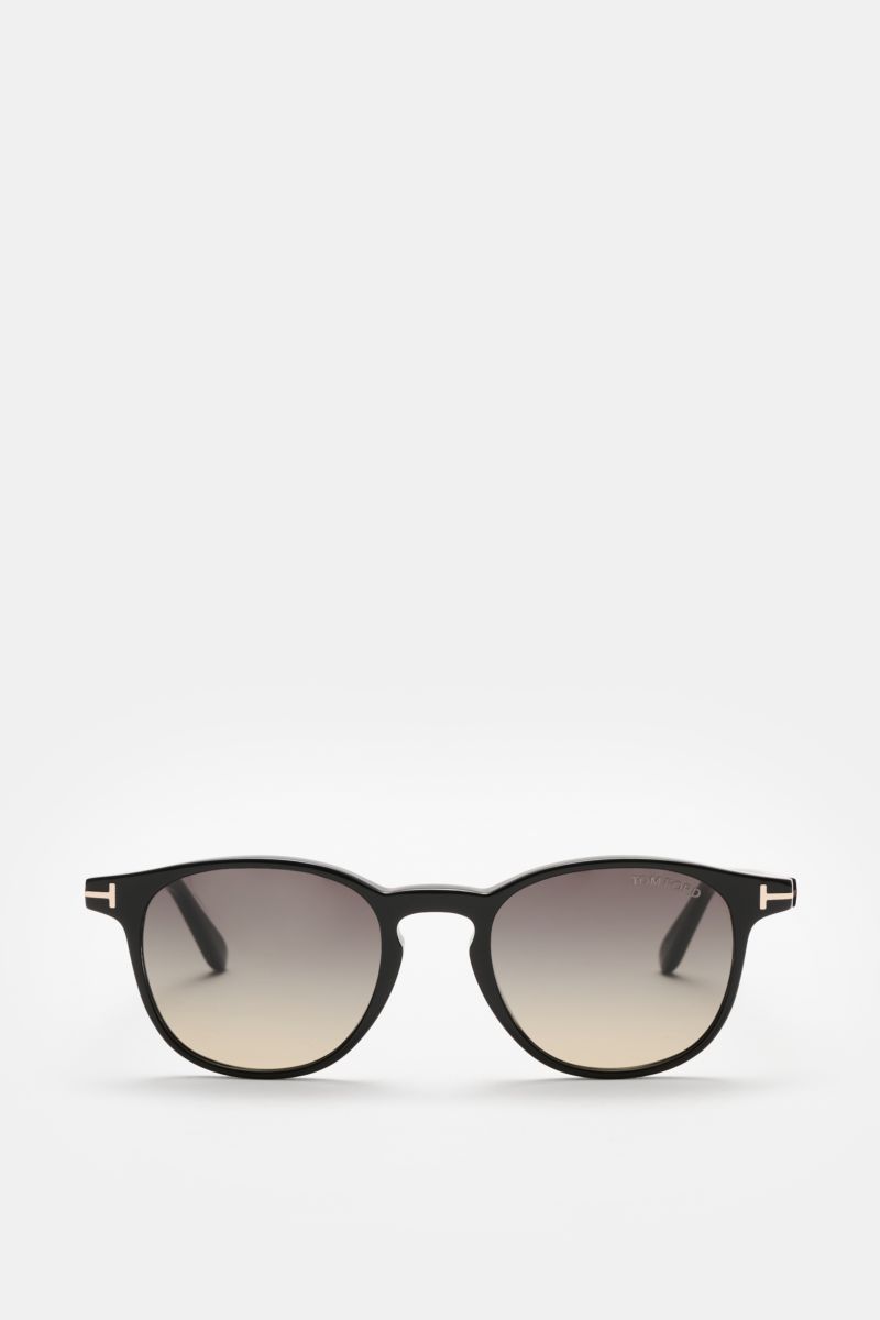 Tom Ford Sonnenbrille 'Holt' schwarz, frontale Ansicht, leicht gerundete Silhouette, melierter Acetat-Rahmen, getönte Kunststoffgläser, 100% UV-Schutz.