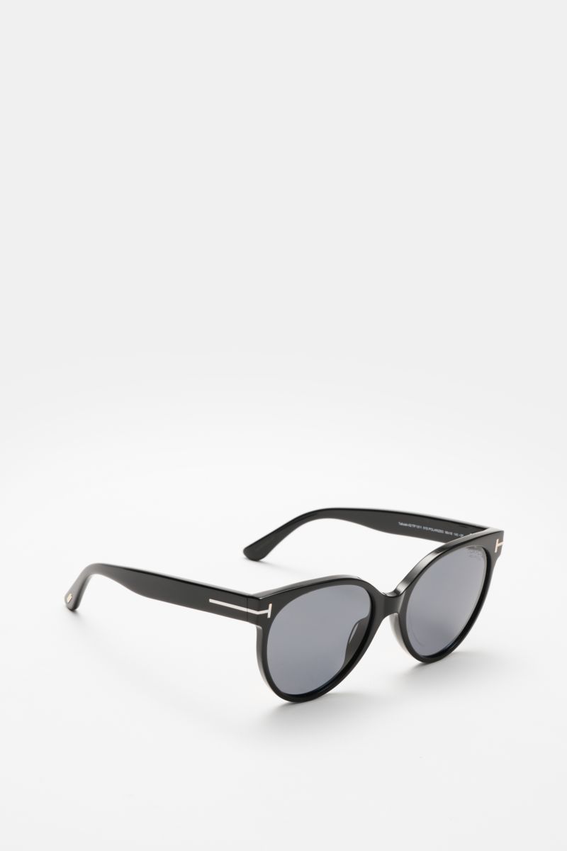 Black Tom Ford Sunglasses 'Tallulah' in classic papillon style with evenly tinted plastic lenses, acetate frame, shown from a front side angle.

Stylish all-rounder: These modern sunglasses by TOM FORD are a versatile and eye-catching accessory for sty